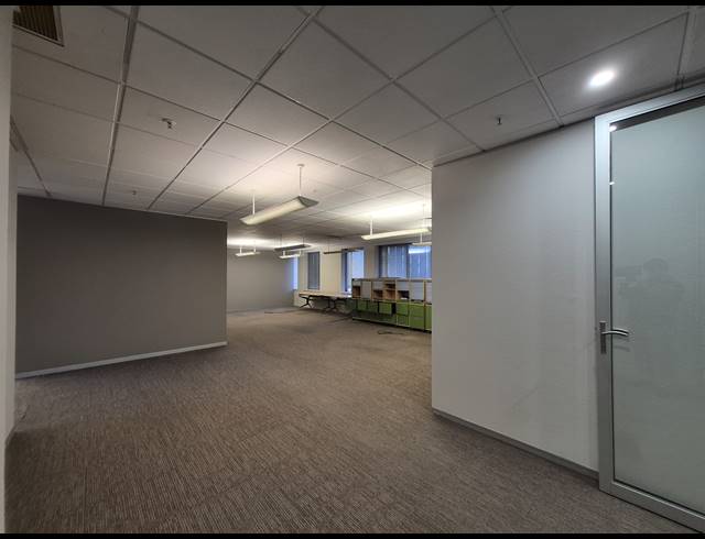1,295M² OFFICE TO LET IN SANDTON CENTRAL